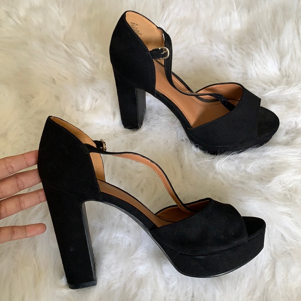 Super cute black casual heels